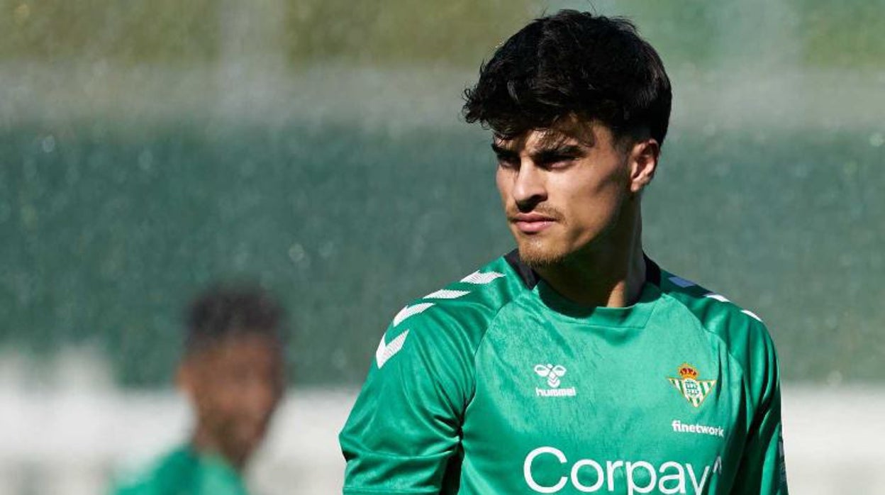 Juan Cruz, en un entrenamiento con el Betis