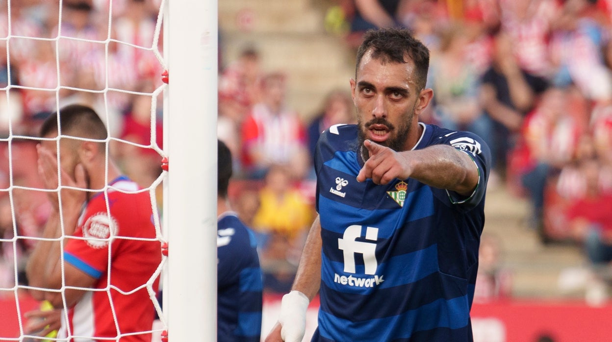 Borja Iglesias, tras marcar en el Girona-Betis de la jornada 37ª de LaLiga