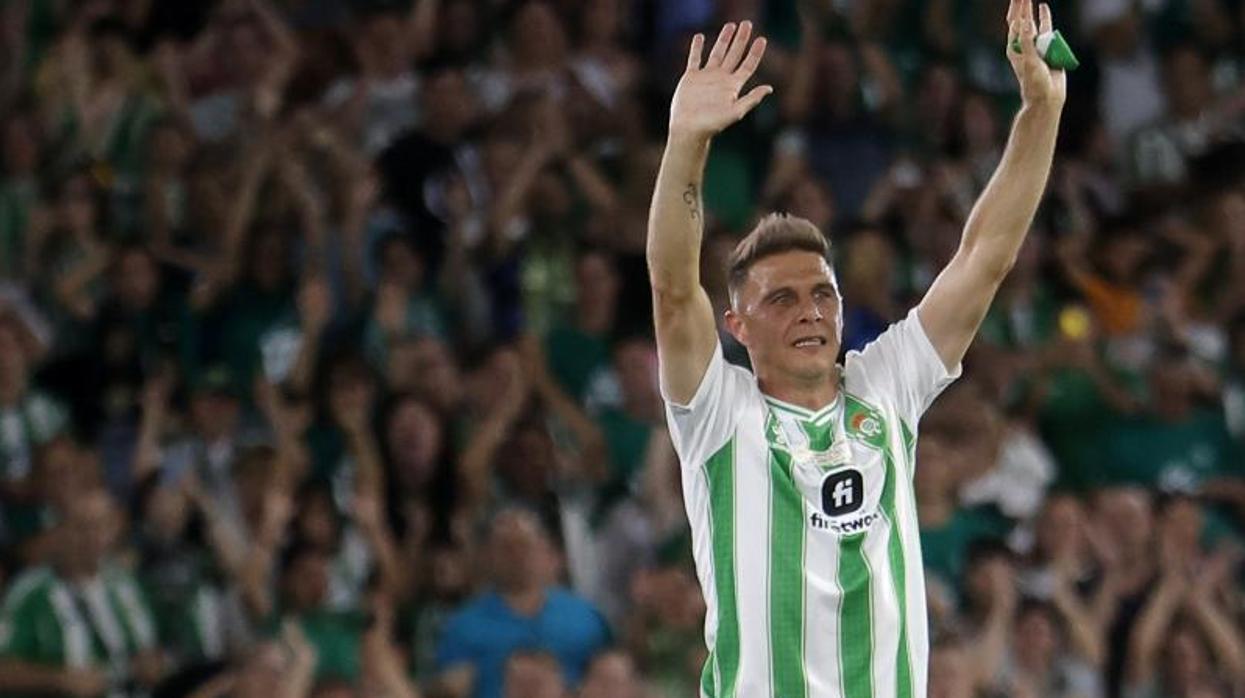 Joaquín, brazalete de capitán en mano, se despide del mundo del fútbol