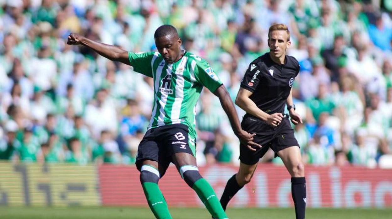 Golpeo de Carvalho en un partido de LaLiga Santander