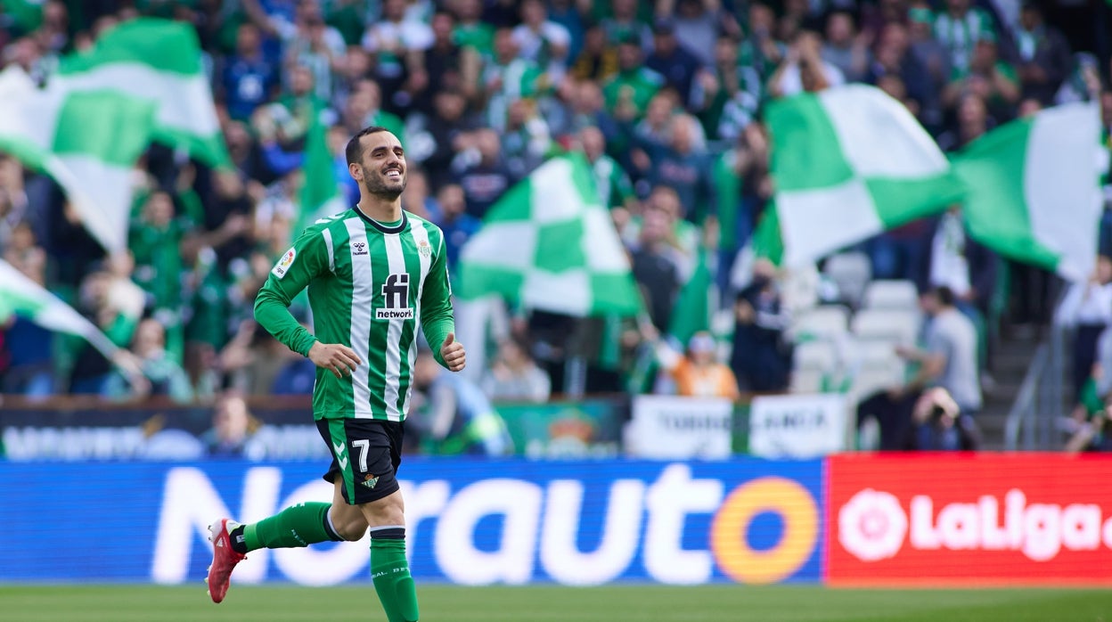 Juanmi durante un partido con el Betis