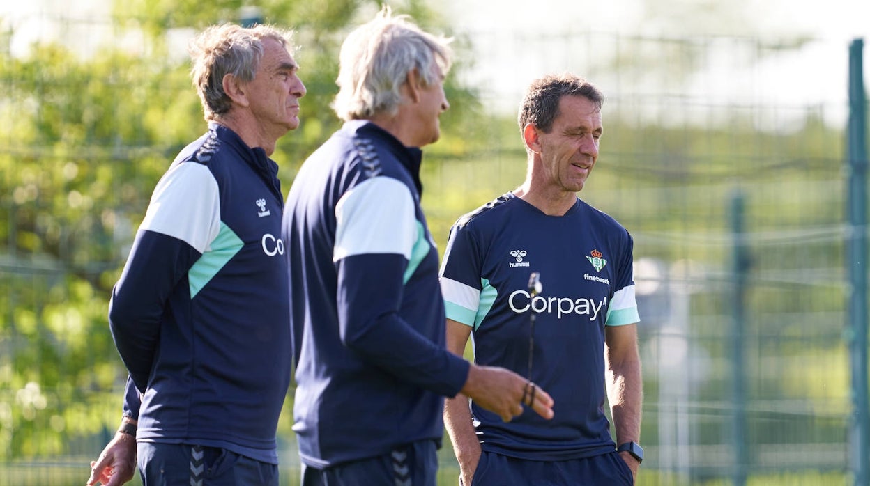 Cousillas, Pellegrini y Planes, durante un entrenamiento en Wolfsburgo