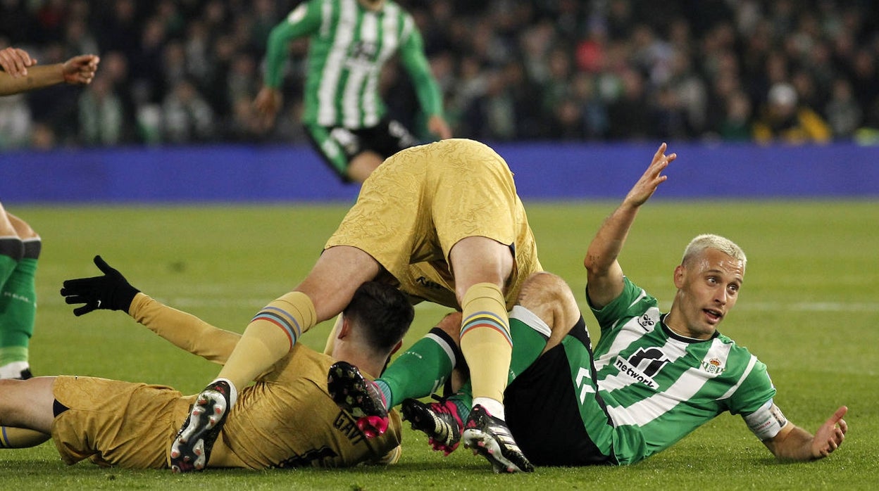 Sergio Canales, durante el Betis - Barcelona de la pasada temporada