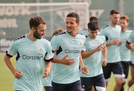 Pezzella y Luiz Felipe, en el entrenamiento de este martes
