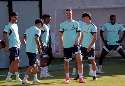 El futbolista del Betis Raúl, durante un entrenamiento