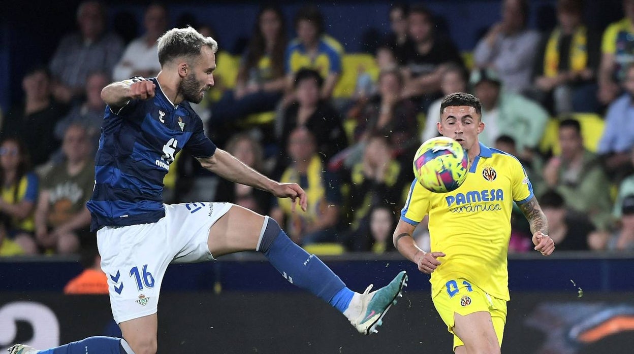 Un lance del juego en el Villarreal CF - Real Betis de la pasada temporada