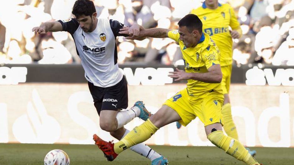 Guedes suena para reforzar el ataque del Betis, pero su alto salario complica la operación