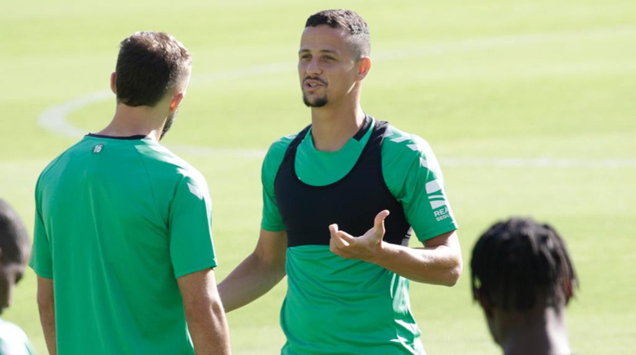 Luiz Felipe, en un entrenamiento del Betis