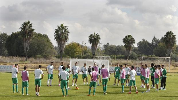 Imagen del Córdoba CF esta temporada entrenando en la Ciudad Deportiva de Tremón