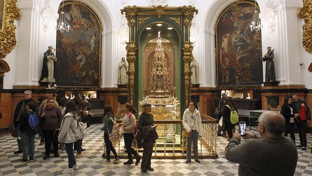 Imagen de visitantes de la Mezquita-Catedral