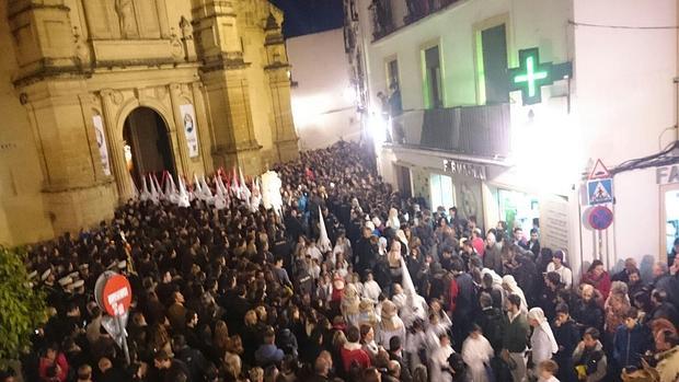 El cortejo de la Misericordia, saliendo de San Pedro