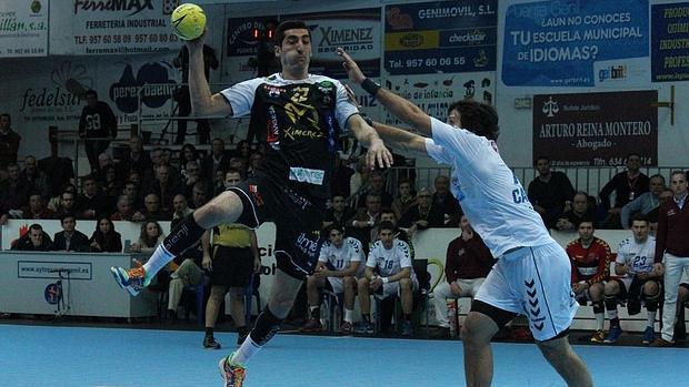 Rudovic, del Ángel Ximénez, lanza a portería