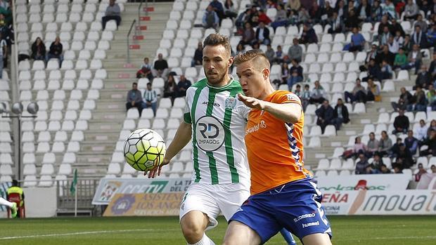 El Alavés alarga la crisis del Córdoba (1-2)