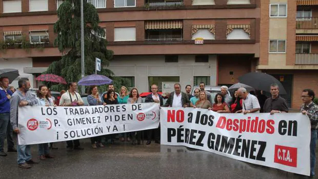 Protesta en 2014 de trabajadores de Pérez Giménez ante el Juzgado de lo Mercantil