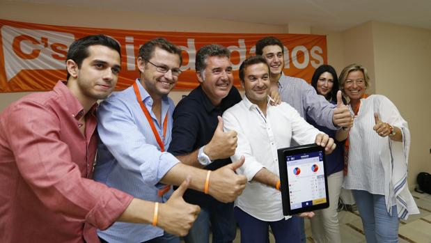 Marcial Gómez, diputado electo por Córdoba de Ciudadanos, con sus compañeros