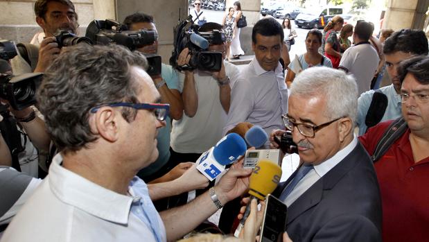 El vicepresidente de la Junta dice que se limitó a pedir ayuda de los ERE para Chiclana