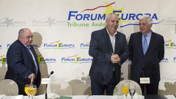 La Junta de Andalucía pagó 81.600 euros a CEA y sindicatos por asistir a cada reunión de una comisión