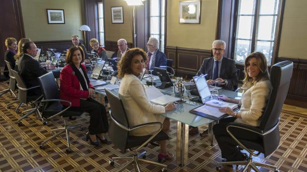 La presidenta de la Junta, Susana Díaz, y los consejeros