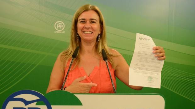 Teresa Ruiz-Sillero, este miércoles denunciando el silencio del Gobierno andaluz