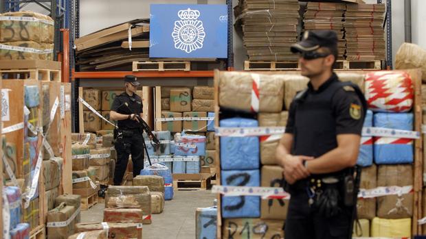 Aprehensión de un alijo de droga en el polígono de la Amargacena