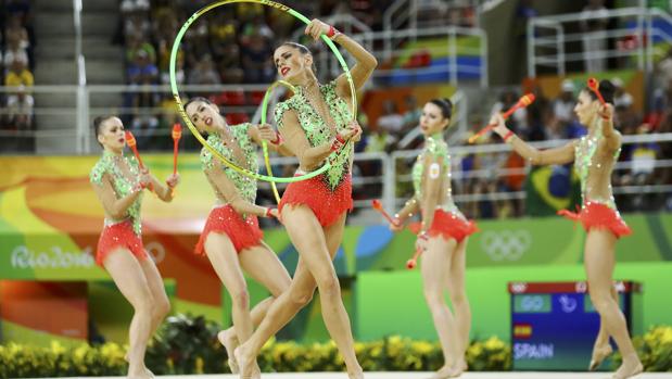 Lourdes Mohedano, en primer plano, con España en el ejercicio de este sábado en Río