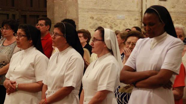 Lucena dice adiós a las monjas del comedor social