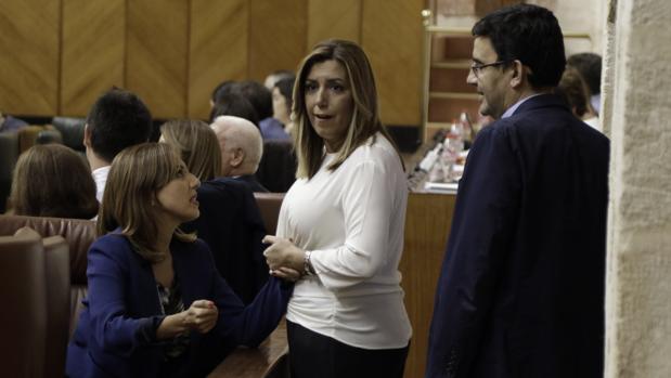 Susana Díaz, junto a Mario Jiménez en el Parlamento