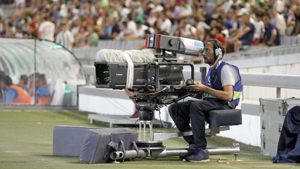 ¿Dónde ver el Cádiz-Córdoba CF por televisión?