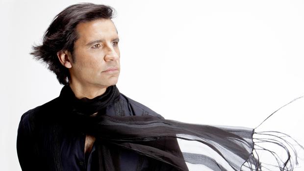 El cantante hispanoluso Juan Santamaría