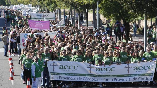 Camisetas y dorsales verdes de esperanza en Córdoba