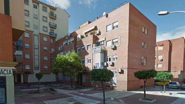 Encuentran un cadáver en descomposición en una vivienda de la plaza del Acuario, en Huelva
