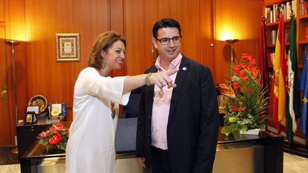 El cogobierno de PSOE e IU ya da más subvenciones «a dedo» que el PP