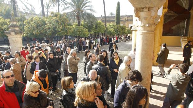 Colas para comprar entradas de la Mezquita-Catedral