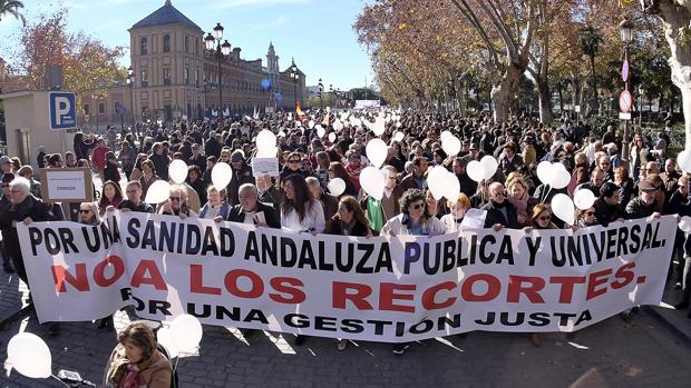 Fracasa el intento de la izquierda de politizar la Marea Blanca de Sevilla