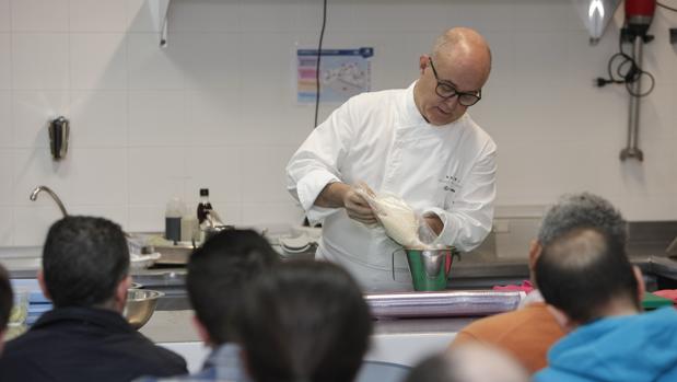 Foto de archivo de Ricardo Sanz (Kabuki) durante un curso de la Escuela de Hostelería