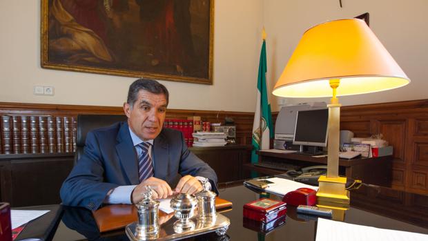 Piden suspender la toma de posesión de la presidenta de la Audiencia de Málaga, casada con el de Granada