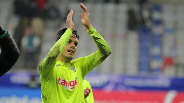 Borja Domínguez celebra la victoria del Córdoba CF en Oviedo