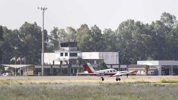 La alcaldesa cree que hay que reorientar el aeropuerto de Córdoba al turismo