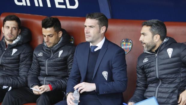 Luis Carrión, técnico del Córdoba CF: «Busqué una reacción con las novedades»