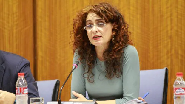 La consejera de Hacienda, María Jesús Montero, en el Parlamento andaluz
