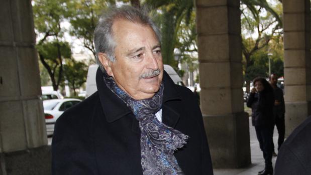 Procesado el exconsejero andaluz Martín Delgado por un fiasco aéreo que hizo perder 1,8 millones a la Junta