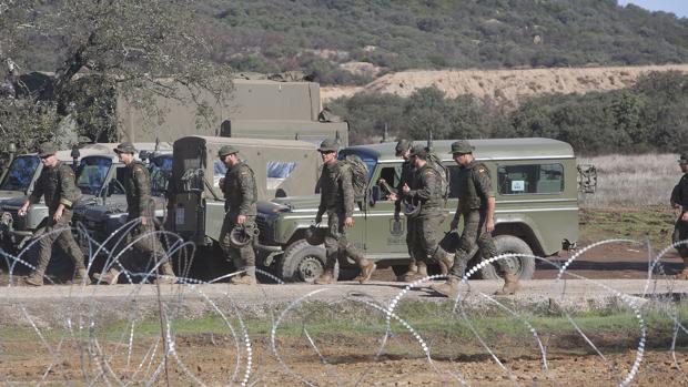 Soldados de la Base de Cerro Muriano en unas maniobras