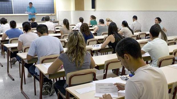 «En el temario aparece aún la LOGSE y EGB»