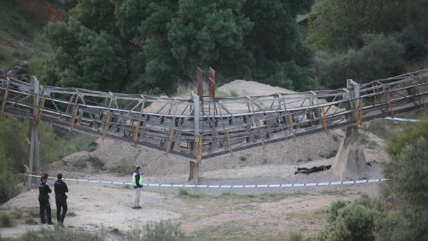 Zona dónde fue hallado el cadaver, que es visible a la derecha de la imagen