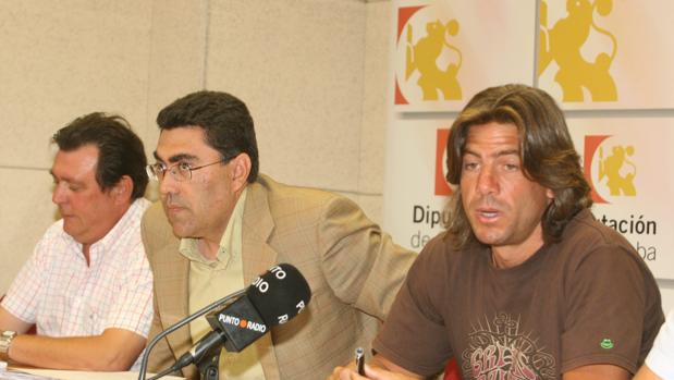Expósito (en el centro), en 2008 durantE su etapa como presidente del Consorcio de Bomberos