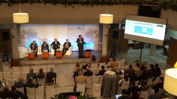 Un momento del debate celebrado este miércoles en el Club Antares de Sevilla