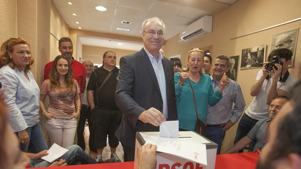 El PSOE de Córdoba se queda en el bando perdedor
