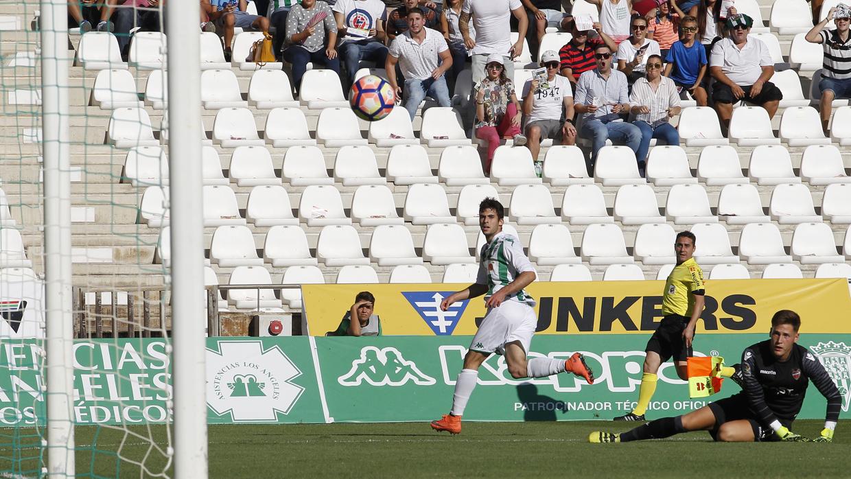 Guille Donoso marca al Levante con la camiseta del Córdoba CF