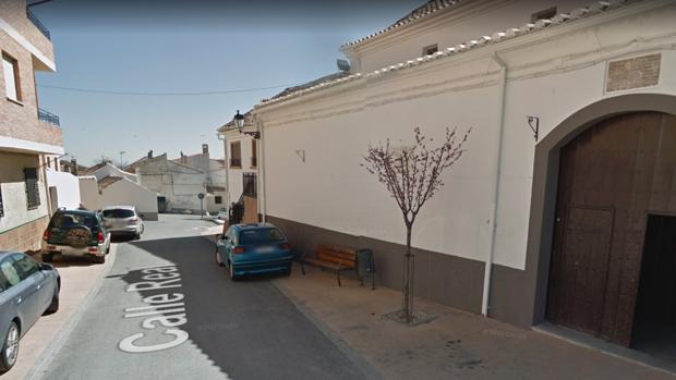 Apuñala a su madre de 83 años mientras dormía en su casa de Darro