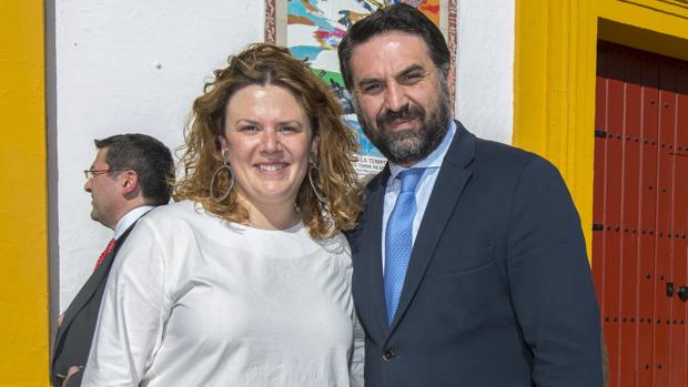 La alcaldesa de Ronda alega que firmó sin haber leído el acta de la «doble boda» de la hija de su concejal